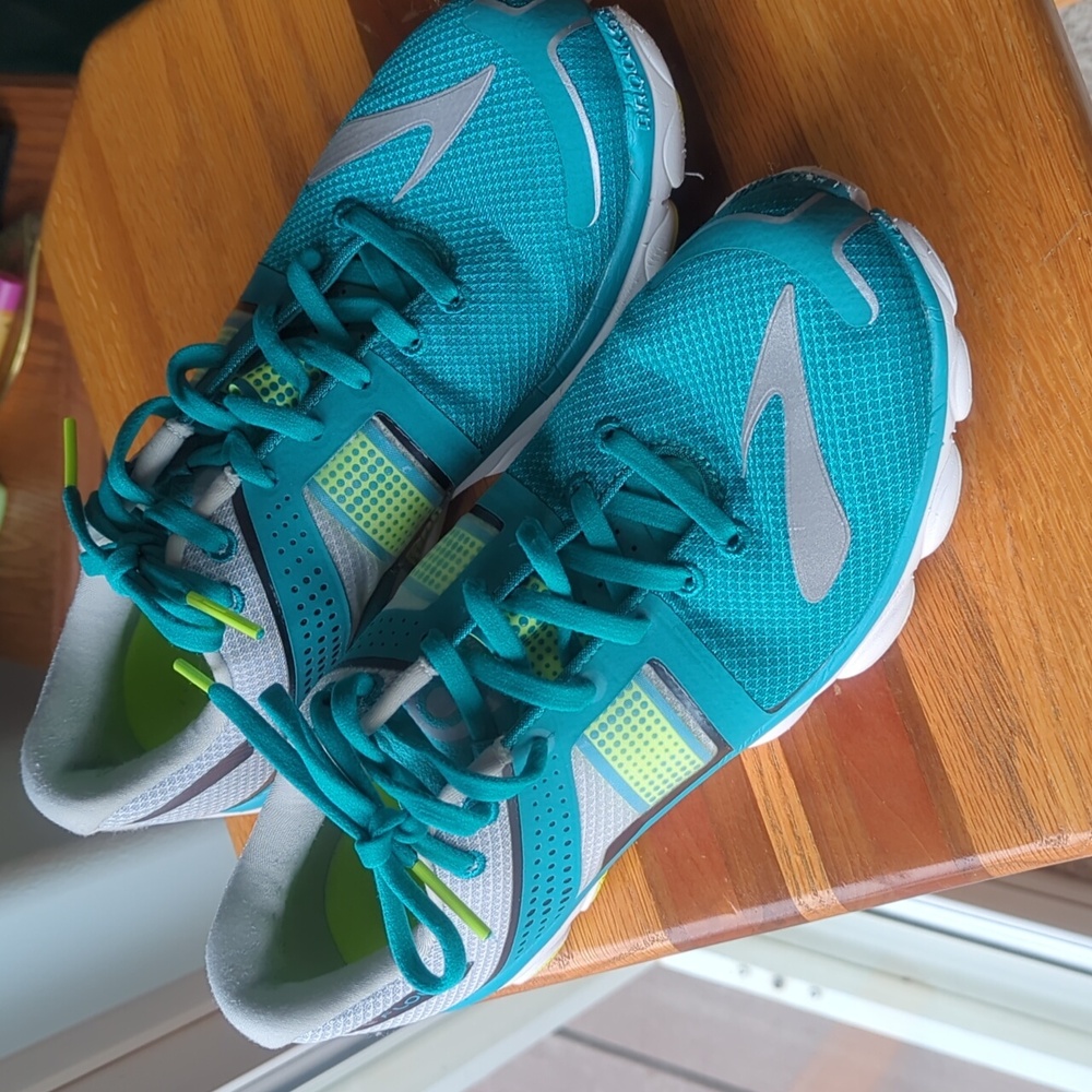 Brooks  pure flow womens size 9